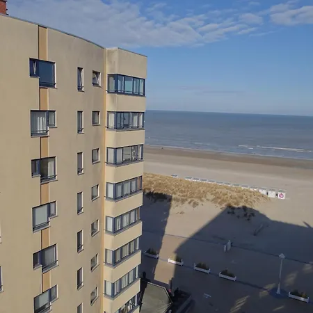 In Near The Beach, Cleaning Included Lägenhet *