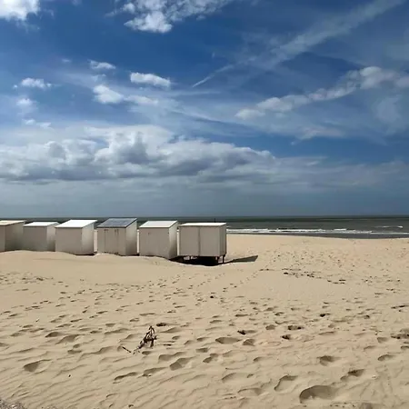 In Near The Beach, Cleaning Included Lägenhet